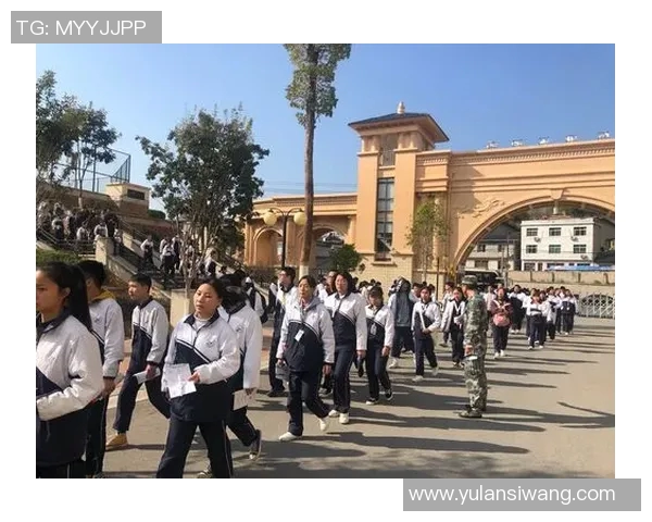 大脚传奇：从草根到足坛巨星的奋斗历程与辉煌成就